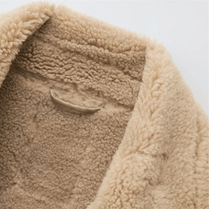 Beige shearlingjacka