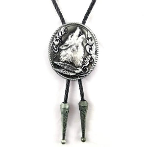 Bolo tie i läder med vargmotiv i antik stil Antiksilver