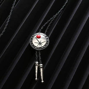 Bolo tie i rund form med stjärnmotiv