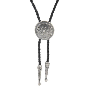 Bolo tie med rund blommönstrad silvermedaljong Silver