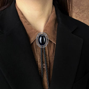 Bolo tie med svart oval sten och silverdetaljer Silver