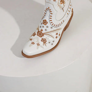 Broderade cowboyboots i boho stil med 6cm klack