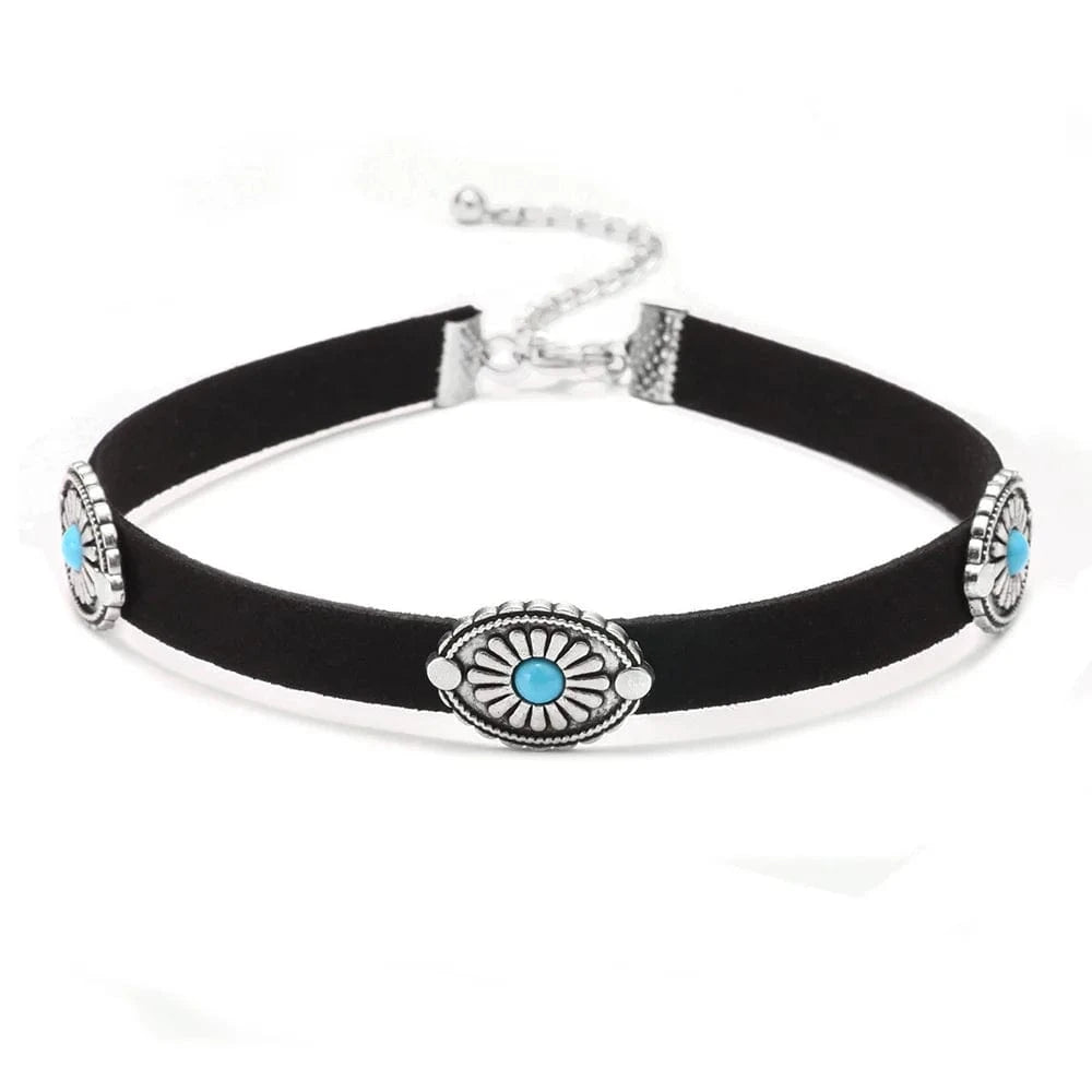 Choker i läder med turkos conchos Svart