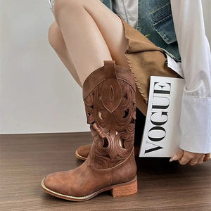 Cowboyboots med utskuren brodyr och stabil klack 4.5 cm