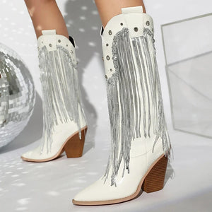 Fransiga Cowboyboots i Glansig Läderlook med Kilklack
