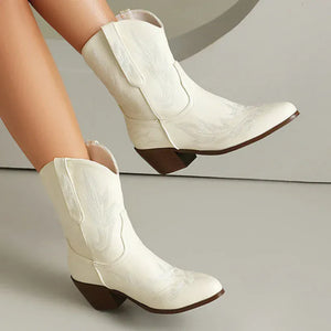 Låga cowboyboots med broderad design och mjuk mockalook