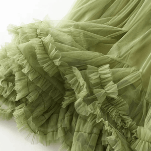Lång A-linjeformad tyllkjol med en finstämd volang nedtill
