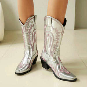 Metalliska Cowgirl Boots med Kontrastbrodyr