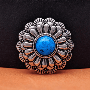Silver Concho med 3D-Blomdesign och Färgad Pärla