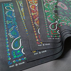 Svart Paisley Bandana med Flerfärgat Tryck