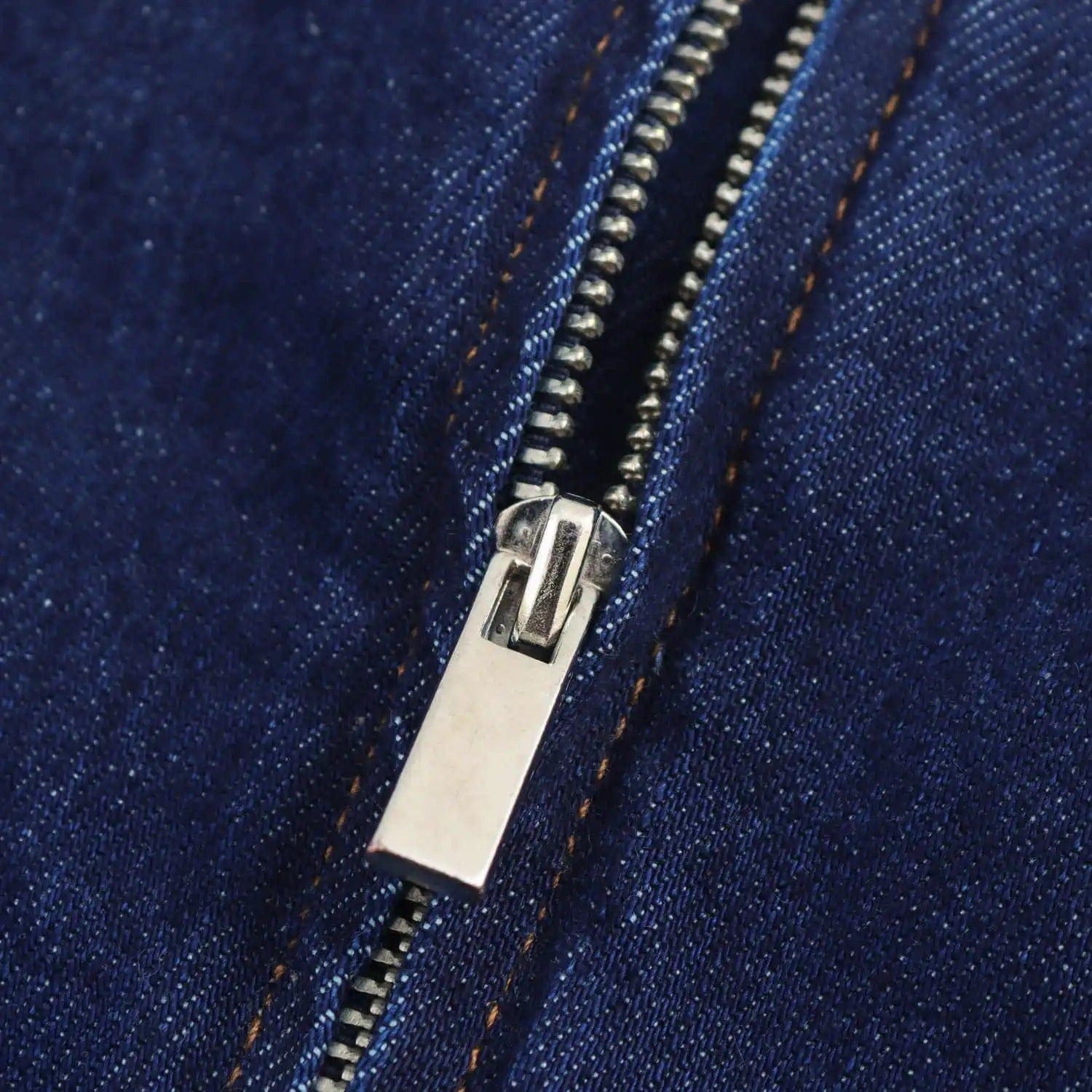 Ärmlös mörk denimklänning