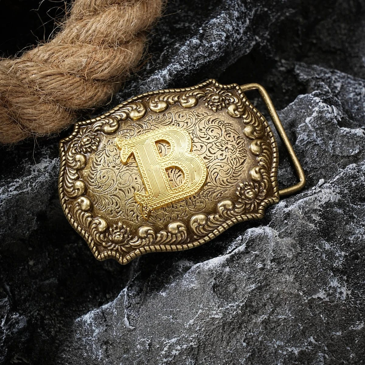Bältespänne med bokstav i antik westernstil