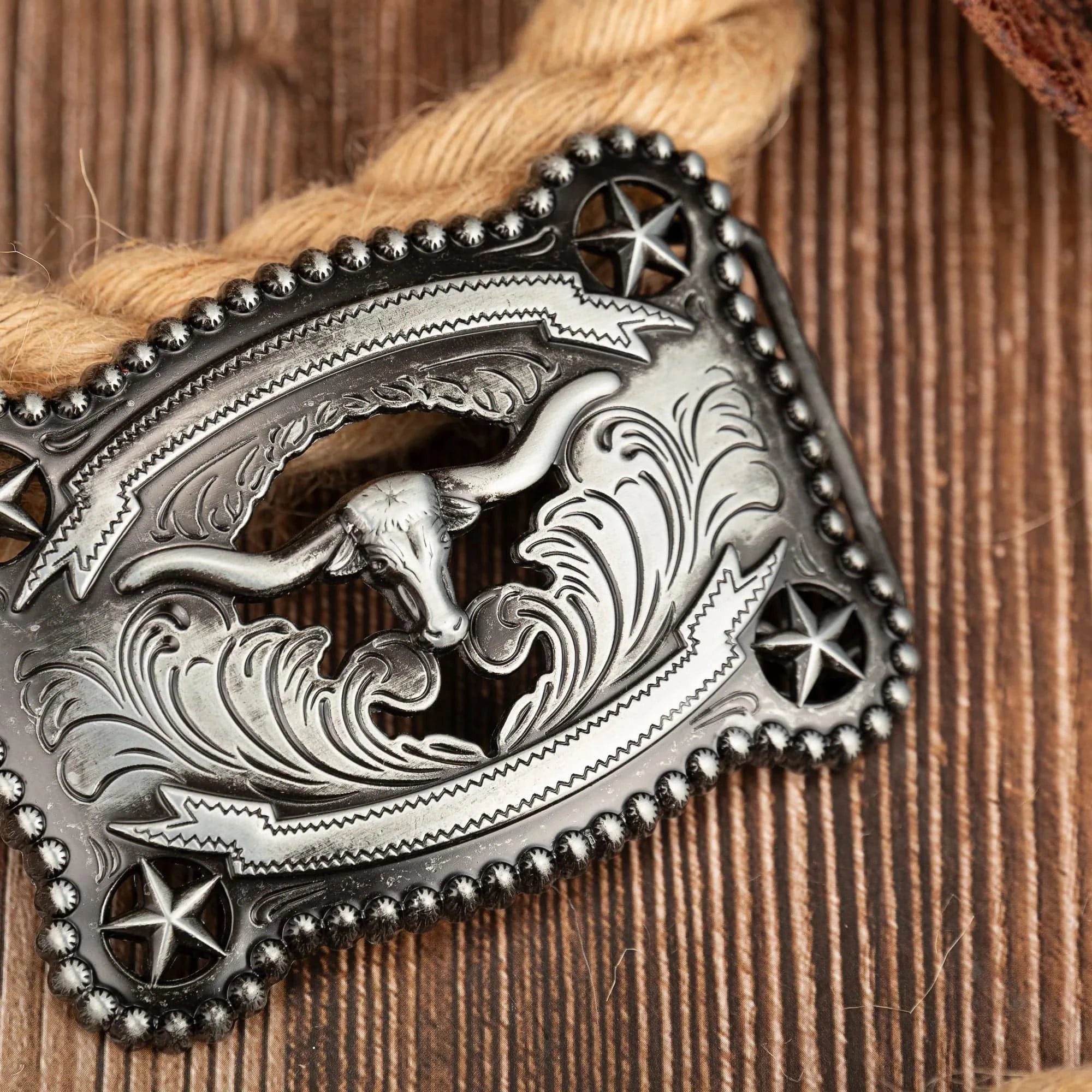 Bältesspänne med tjurhuvud och stjärnor retro western stil