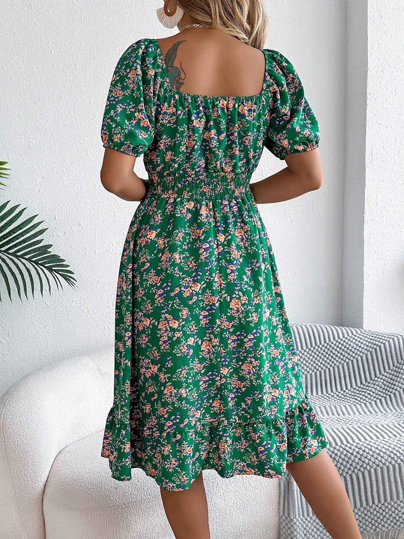 Blommig off-shoulder midiklänning