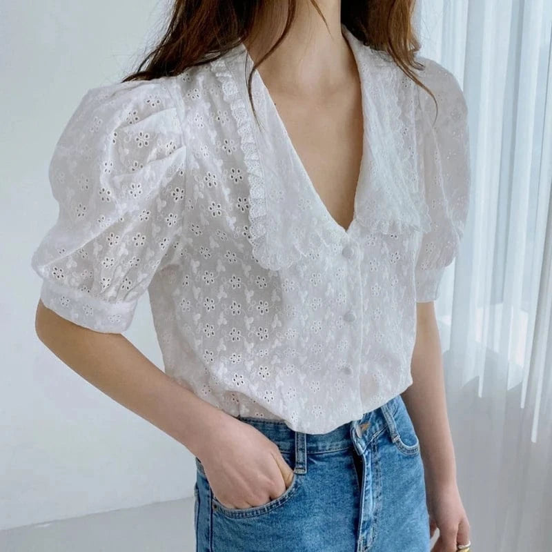 Blus med spetskrage
