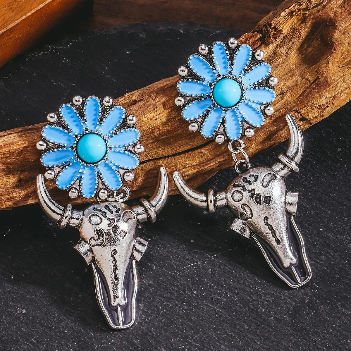 Bohemiska statement-örhängen med tjurhuvud och turkos blomma Silver och blå
