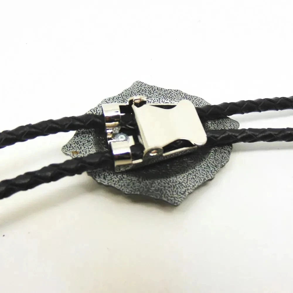 Bolo tie i antiksilver med djurmotiv och snidad ram
