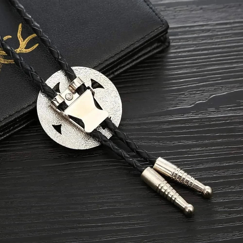 Bolo tie i  läder med grön fyrklöver Grön
