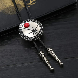 Bolo tie i rund form med stjärnmotiv