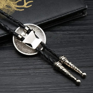 Bolo tie i rund form med stjärnmotiv