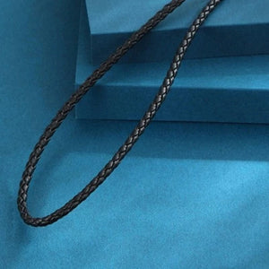 Bolo tie i svart läder med flygande örnhänge Svart