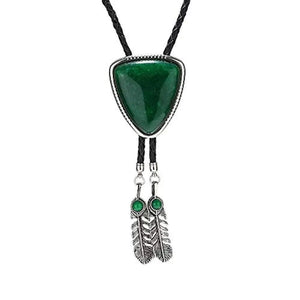 Bolo tie i triangelform med fjäderdetalj och natursten Smaragdgrön