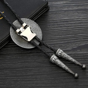 Bolo tie med stjärnmotiv i antik metall