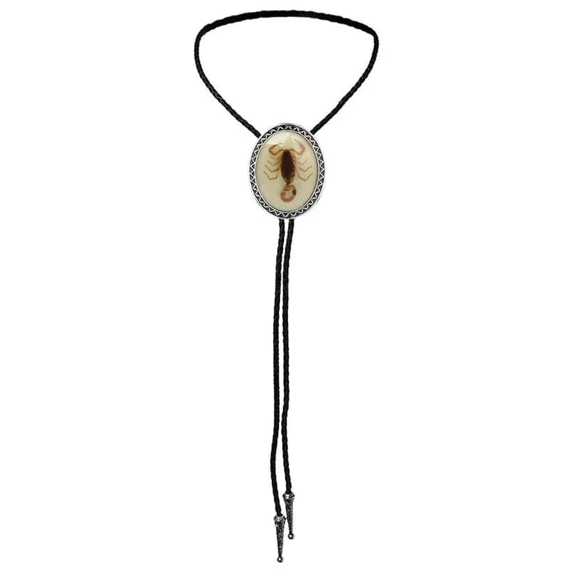 Bolo tie oval med natursten och skorpiondetalj Vit med skorpion