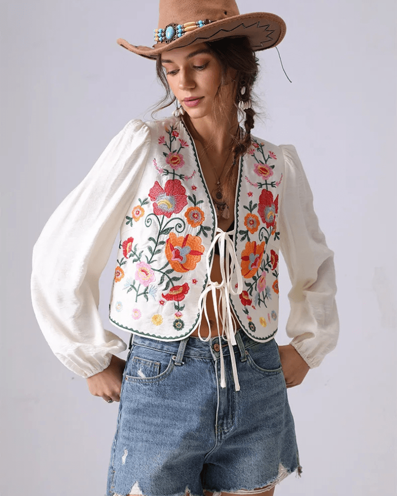 Broderad blus med blommor