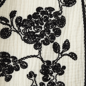 Broderad Dam Väst med Blommönster Svartvit Vintage Crop