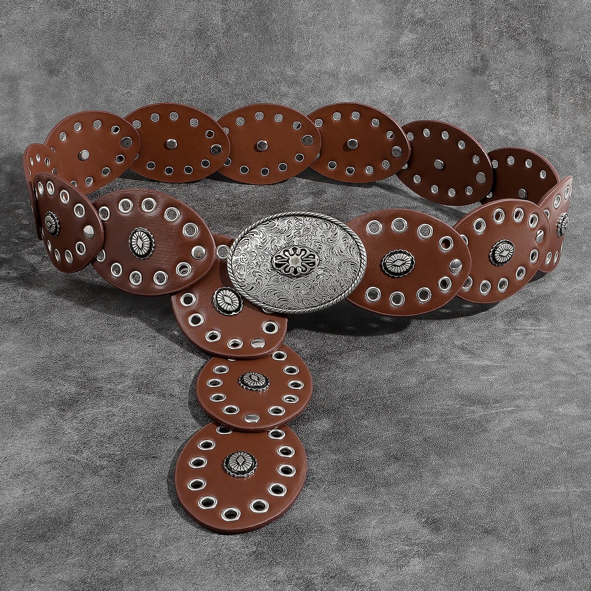 Conchobälte med stora metallconcho