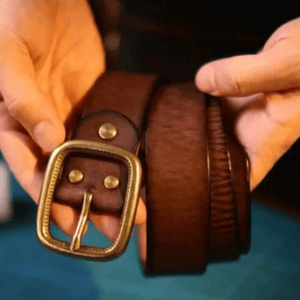 Cowboybälte i Äkta Läder med Vintage Mässingsspänne