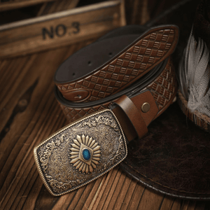 Cowboybälte med antikgraverat spänne