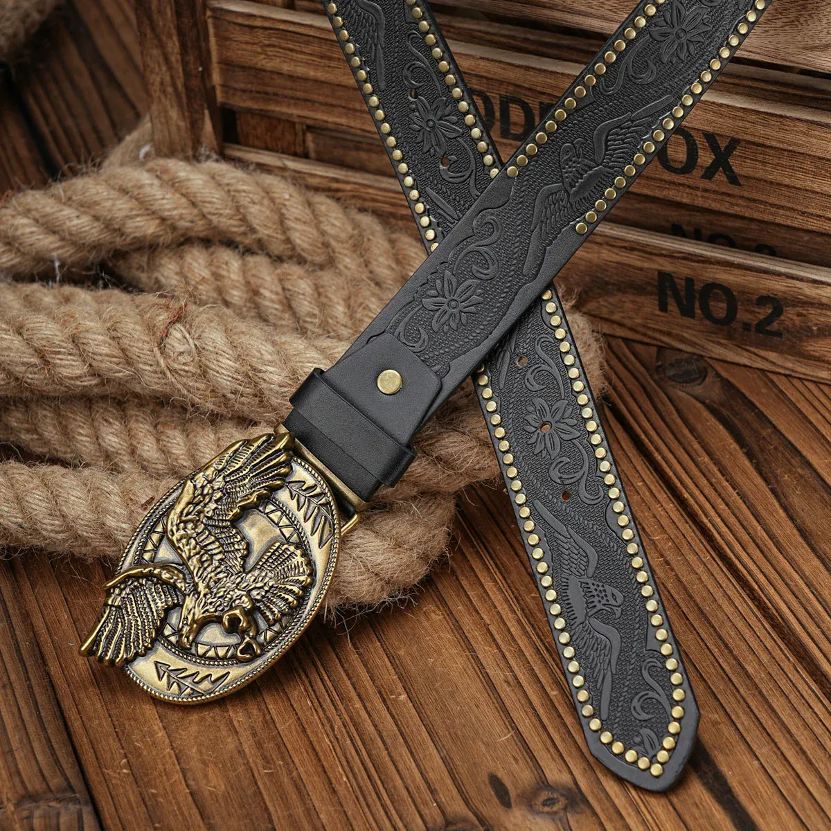 Cowboybälte med guldfärgat örnspänne