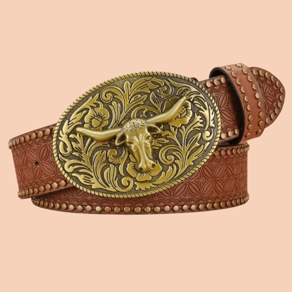 Cowboybälte med Präglad Nöthuvud-Spänne och Nitar