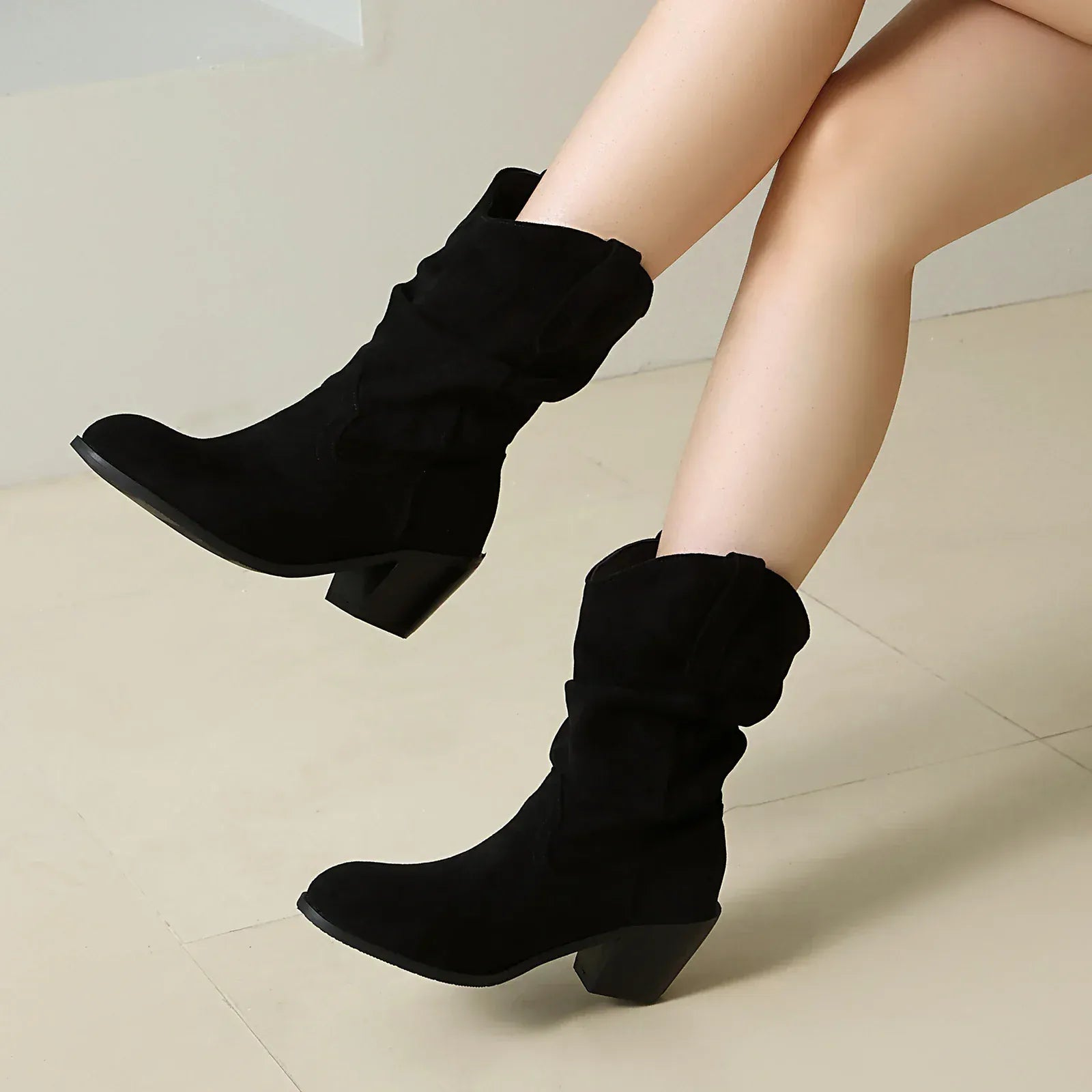 Cowboyboots i mjuk mocka med rynkad skaftdesign
