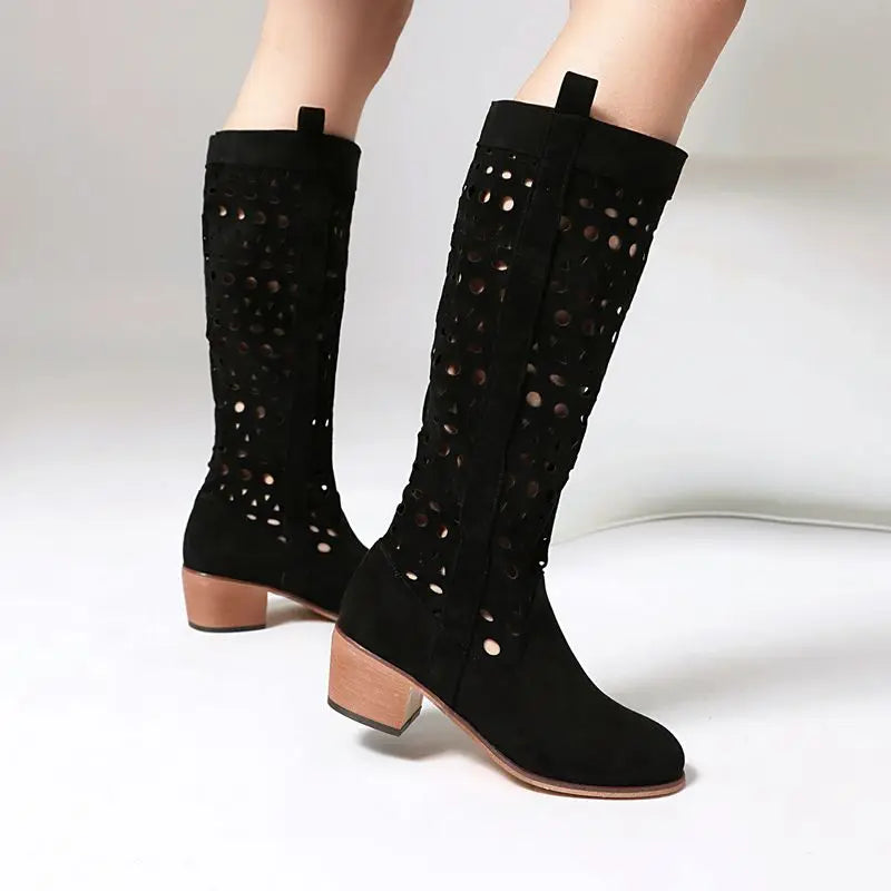 Cowboyboots i mocka med utskuret mönster och rund tå