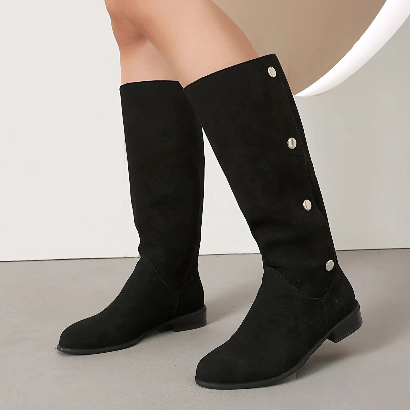Cowboyboots i mockalook med knappar och bred skaftöppning