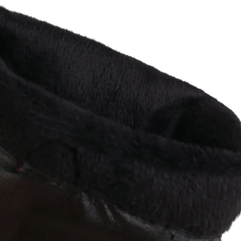 Cowboyboots med broderad skelettdesign och chunky klack