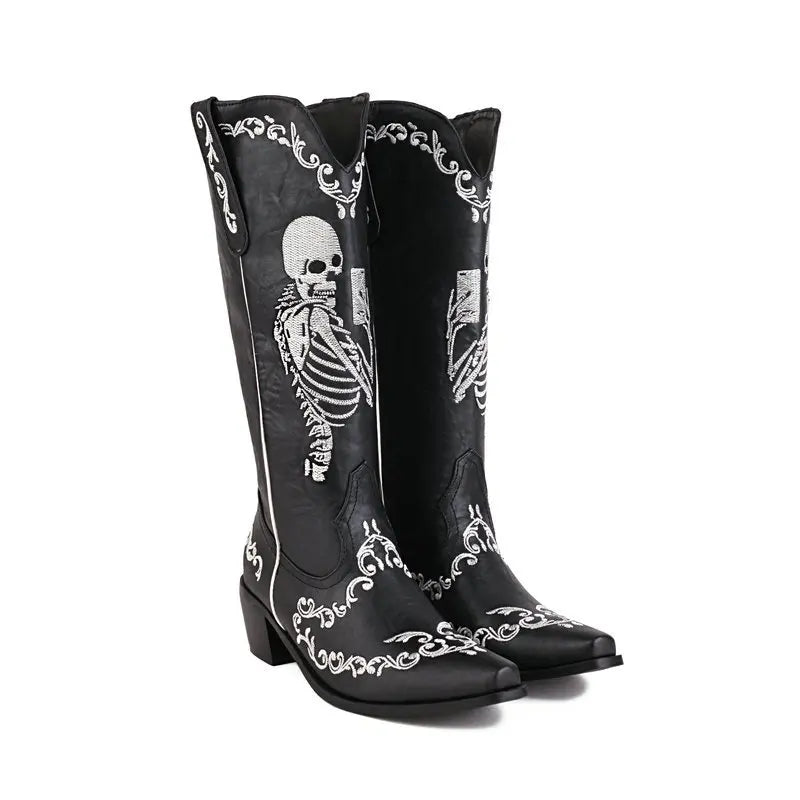 Cowboyboots med broderad skelettdesign och chunky klack