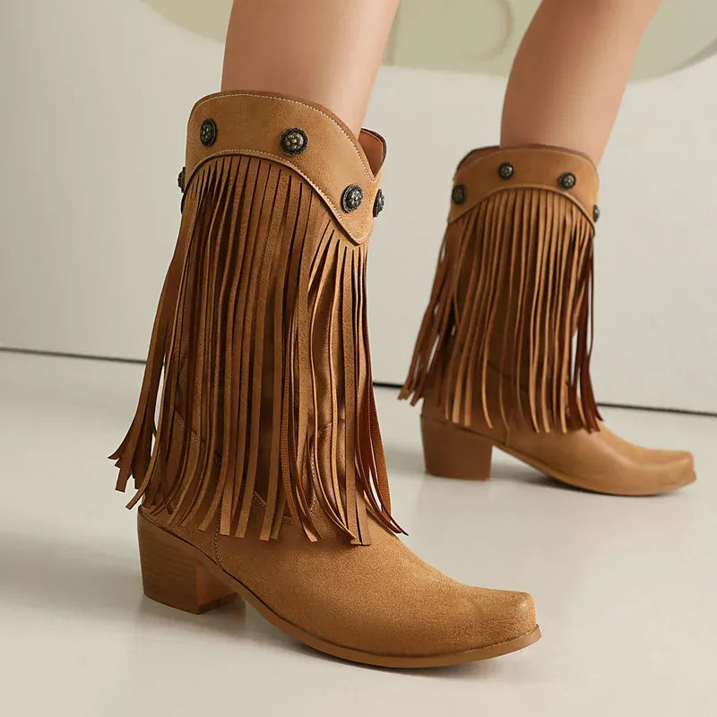 Cowboyboots med fransar och nitar i västernstil