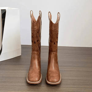 Cowboyboots med utskuren brodyr och stabil klack 4.5 cm