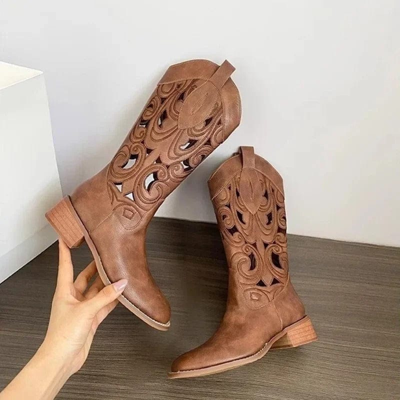 Cowboyboots med utskuren brodyr och stabil klack 4.5 cm