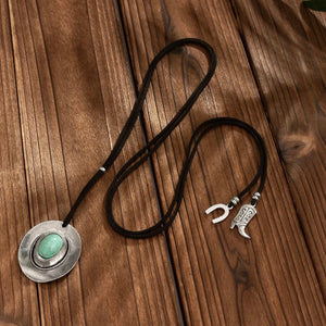 Cowgirl halsband med turkos-hatt hänge Svart repkedja