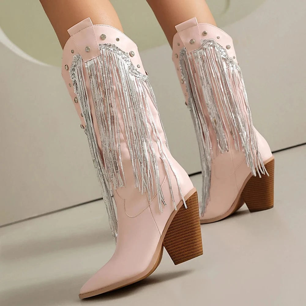 Fransiga Cowboyboots i Glansig Läderlook med Kilklack
