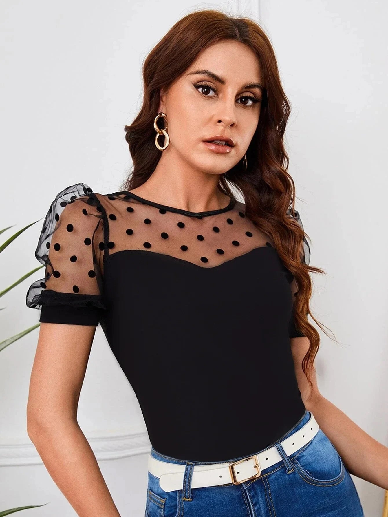 Genomskinlig blus med prickar
