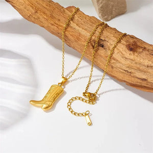 Halsband med hänge i form av en cowboyboots Guld
