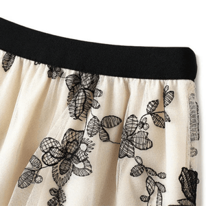 Lång tyllkjol med broderade fjärilar