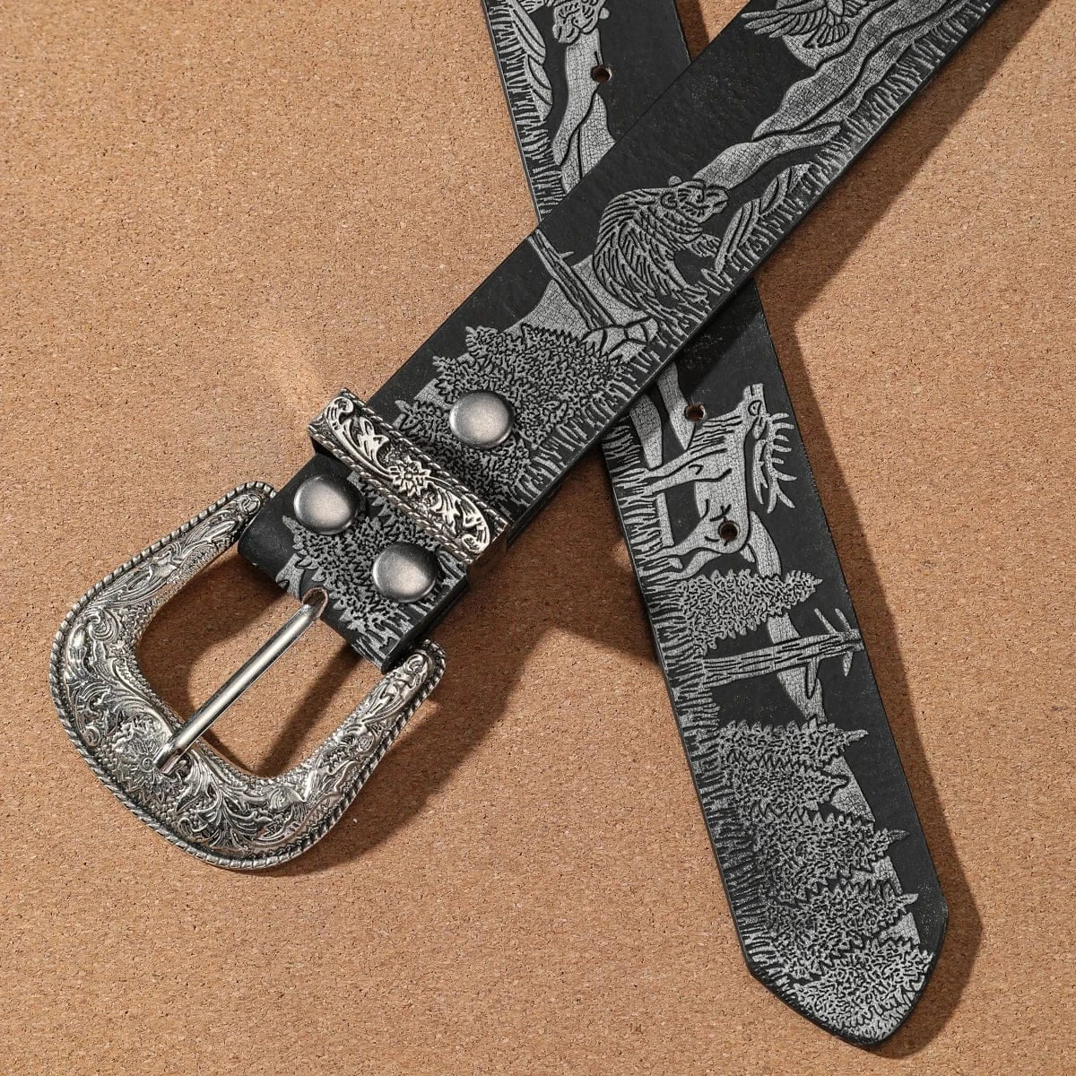 Svart cowboybälte med silverspänne