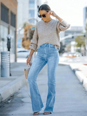 Utsvängda jeans dam